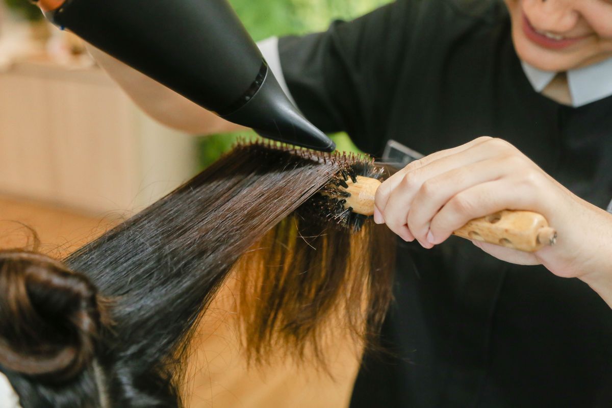 Como Fazer a Escova Durar Mais e Evitar o Frizz no Dia a Dia